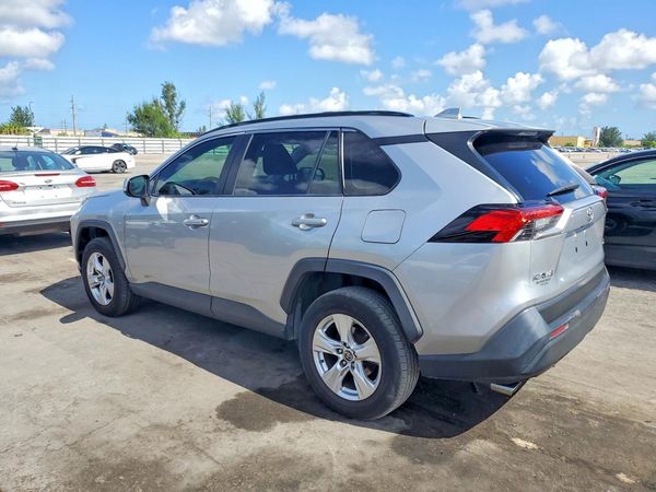 2020 TOYOTA RAV4 XLE