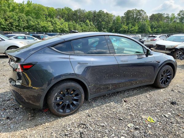 2024 TESLA MODEL Y