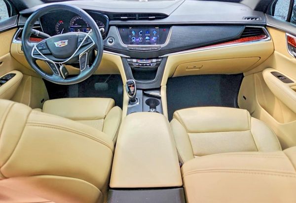 2017 CADILLAC XT5