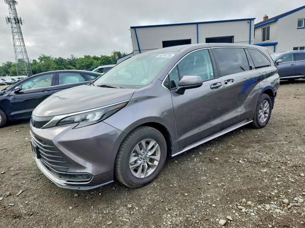 2024 TOYOTA SIENNA LE