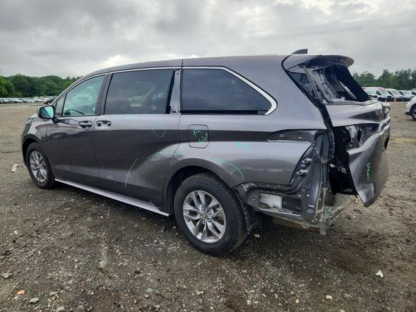 2024 TOYOTA SIENNA LE