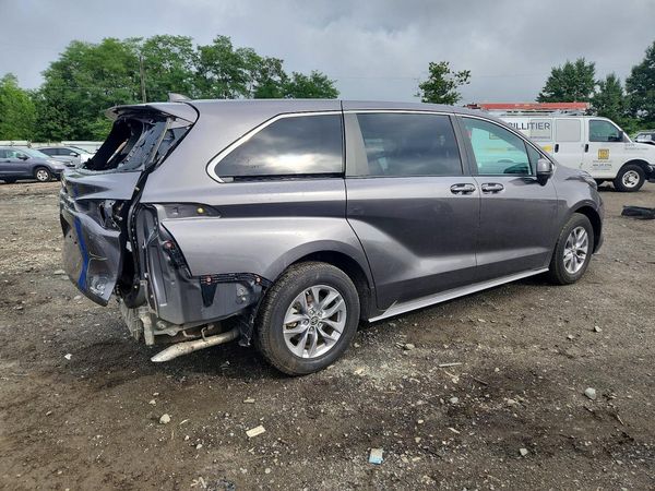 2024 TOYOTA SIENNA LE