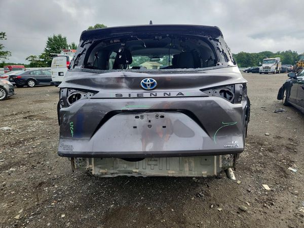2024 TOYOTA SIENNA LE