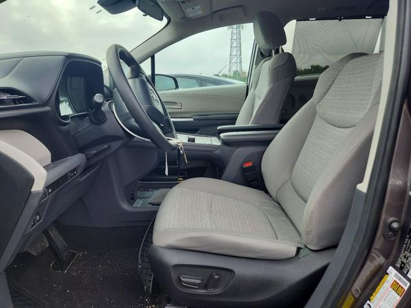 2024 TOYOTA SIENNA LE