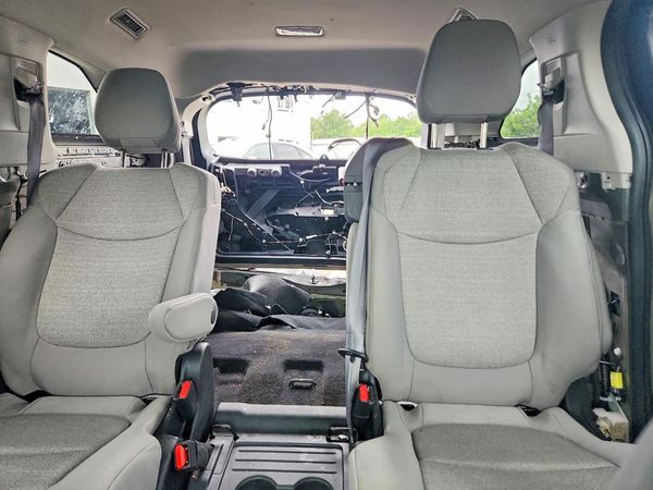 2024 TOYOTA SIENNA LE