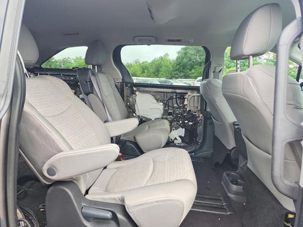 2024 TOYOTA SIENNA LE