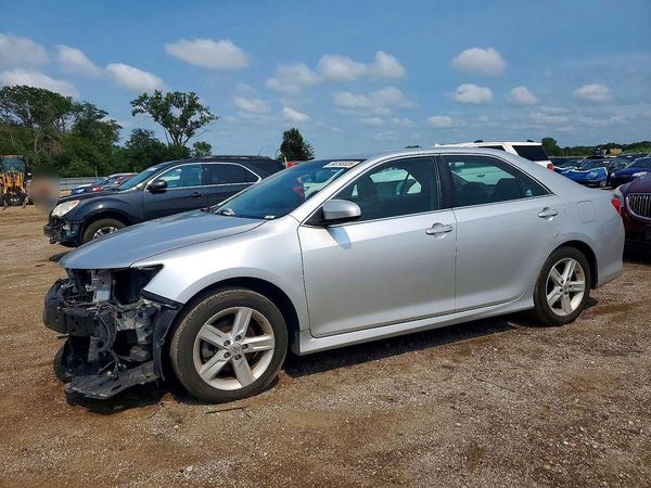 2014 TOYOTA CAMRY