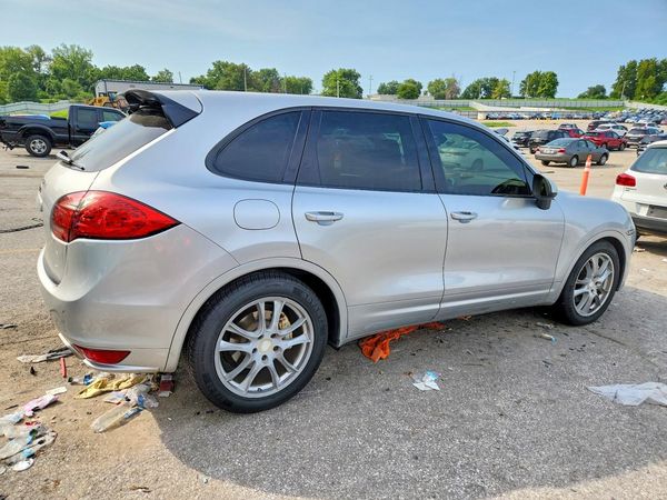2012 PORSCHE CAYENNE