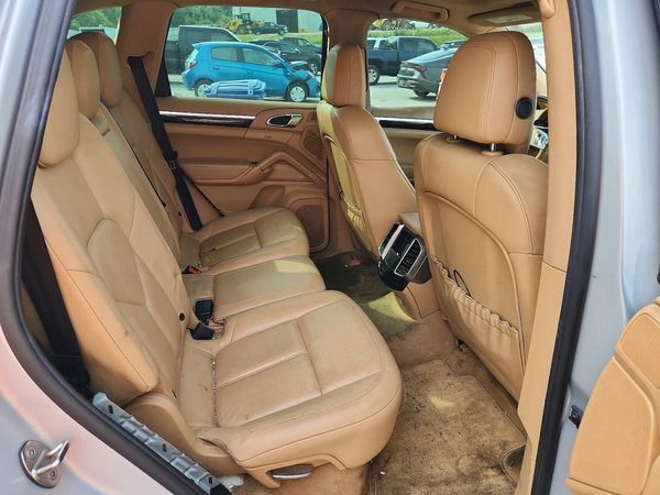 2012 PORSCHE CAYENNE