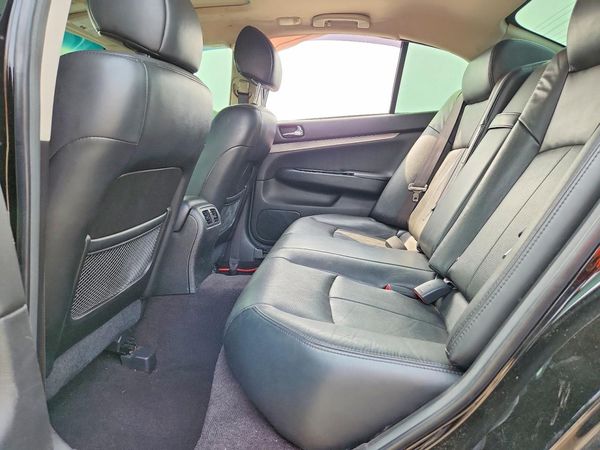 2013 INFINITI G37