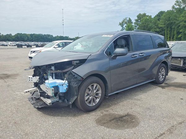 2025 TOYOTA SIENNA