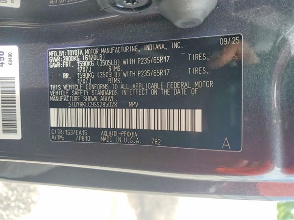 2025 TOYOTA SIENNA XLE