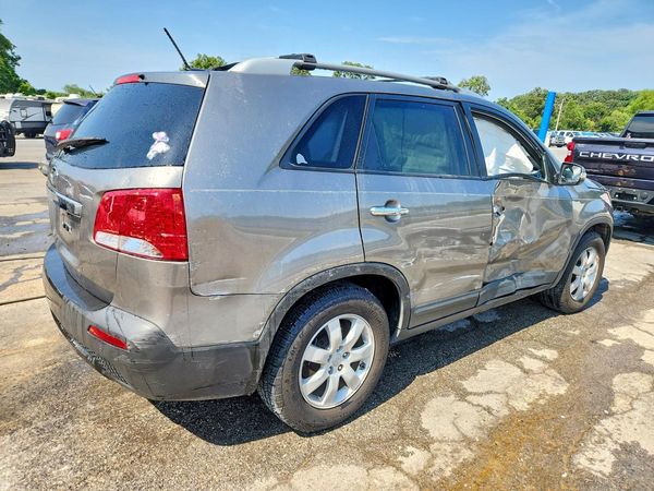2013 KIA SORENTO Base / LX