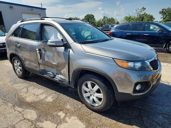 2013 KIA SORENTO Base / LX