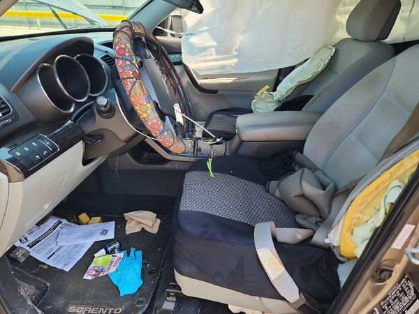 2013 KIA SORENTO Base / LX