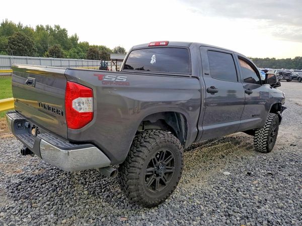 2018 TOYOTA TUNDRA