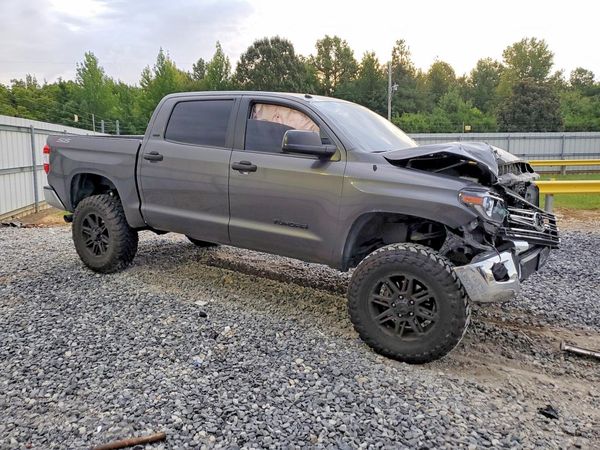 2018 TOYOTA TUNDRA