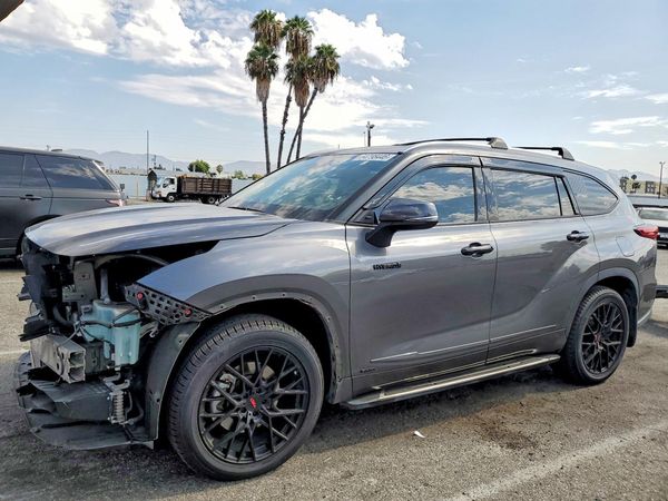 2022 TOYOTA HIGHLANDER
