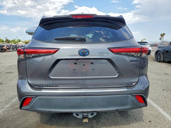 2022 TOYOTA HIGHLANDER XLE