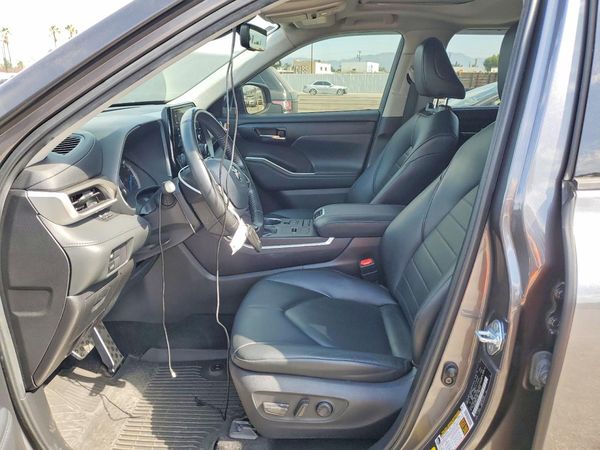 2022 TOYOTA HIGHLANDER XLE