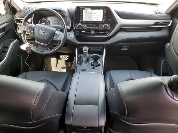 2022 TOYOTA HIGHLANDER XLE