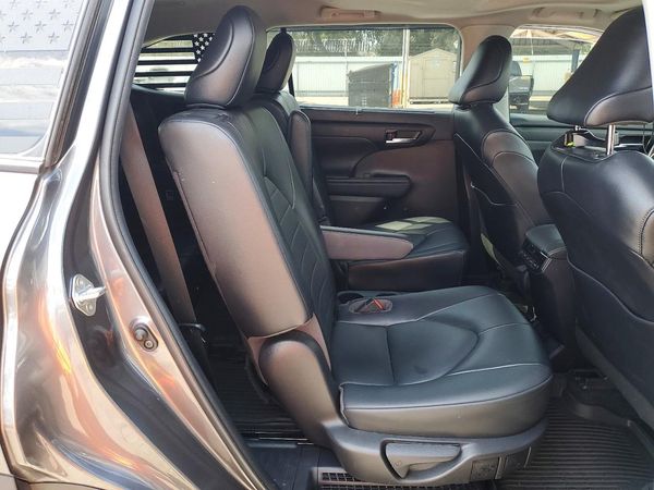 2022 TOYOTA HIGHLANDER XLE
