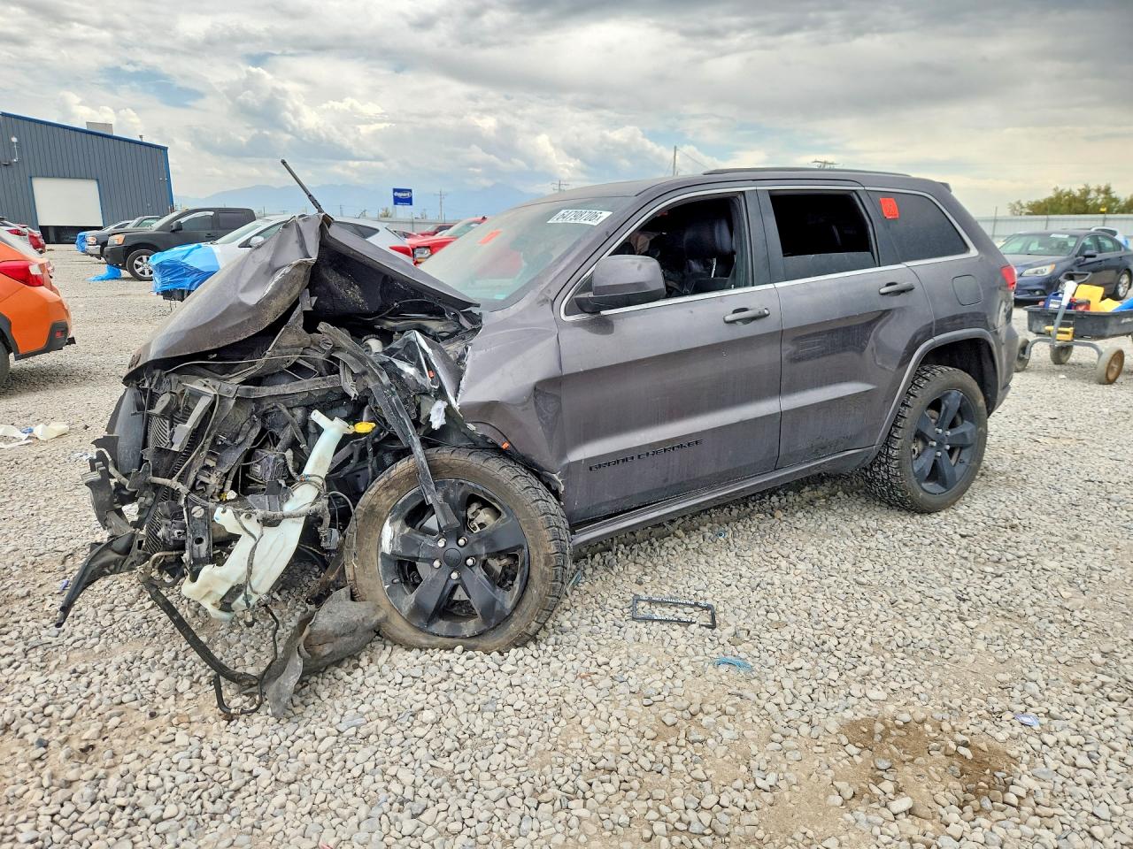 2015 JEEP CHEROKEE Laredo — Front 3/4