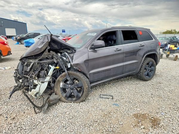 2015 JEEP CHEROKEE Laredo — Front 3/4