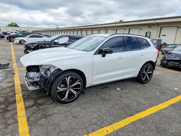 2025 VOLVO XC60 Ultra Dark