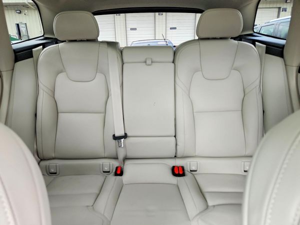 2025 VOLVO XC60 Ultra Dark