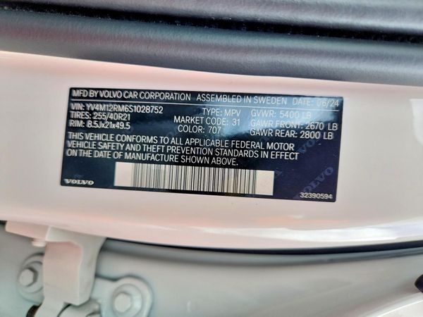 2025 VOLVO XC60 Ultra Dark