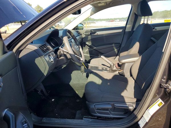 2017 VOLKSWAGEN PASSAT