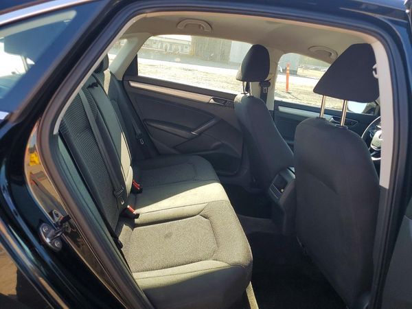 2017 VOLKSWAGEN PASSAT
