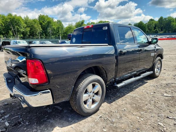 2016 RAM 1500 SLT
