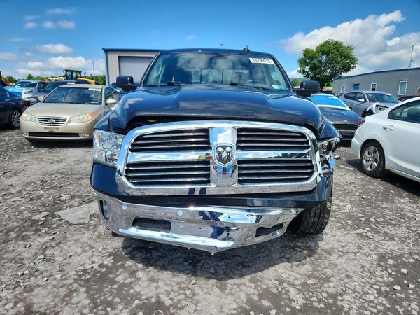 2016 RAM 1500 SLT