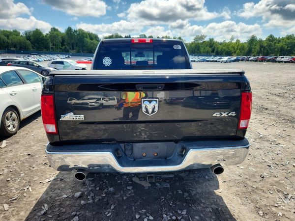 2016 RAM 1500 SLT