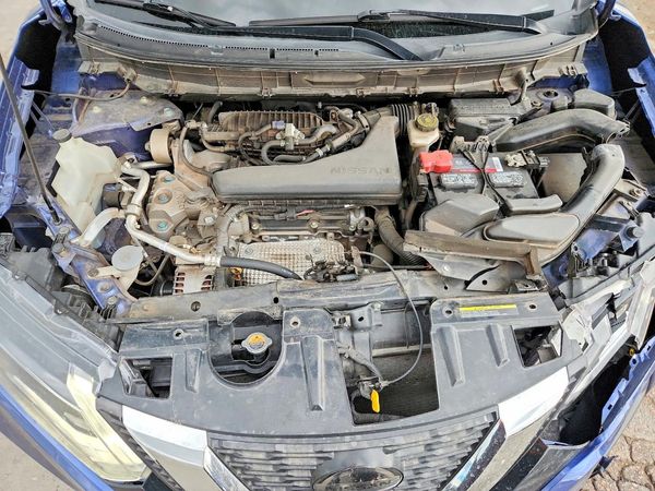 2020 NISSAN ROGUE — Engine bay