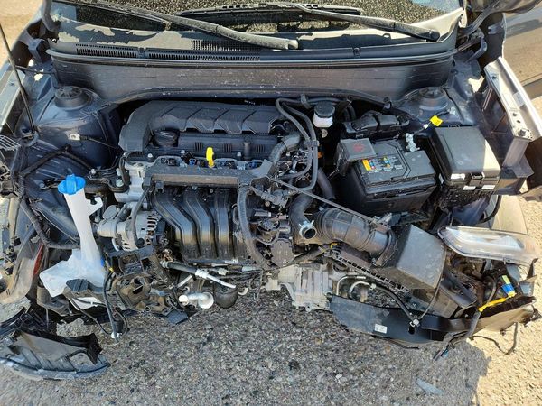 2024 HYUNDAI VENUE SEL / Limited — Engine bay
