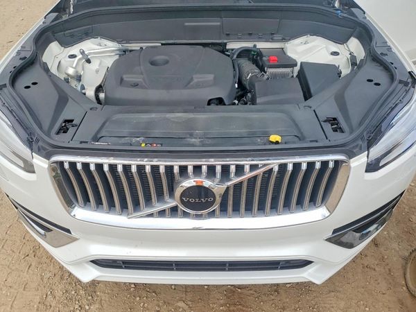 2021 VOLVO XC90 Inscription — Engine bay