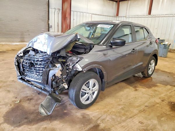 2024 NISSAN KICKS S — Front 3/4