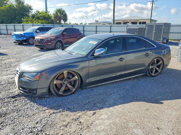 2014 AUDI S8 — Front 3/4