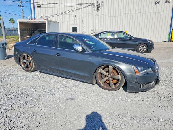 2014 AUDI S8 — Passenger 3/4