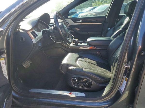 2014 AUDI S8 — DENT