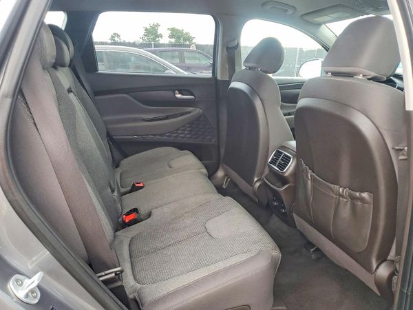 2019 HYUNDAI SANTA FE SE