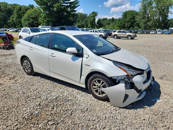 2017 TOYOTA PRIUS