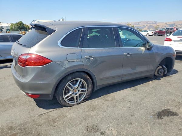 2013 PORSCHE CAYENNE