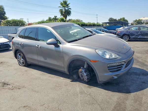 2013 PORSCHE CAYENNE