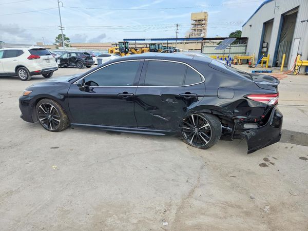 2018 TOYOTA CAMRY