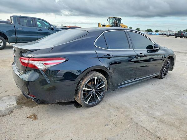 2018 TOYOTA CAMRY