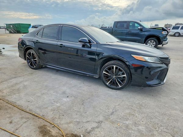 2018 TOYOTA CAMRY